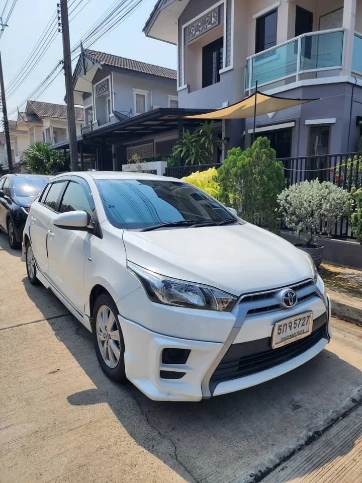 2015 Toyota Yaris III 2