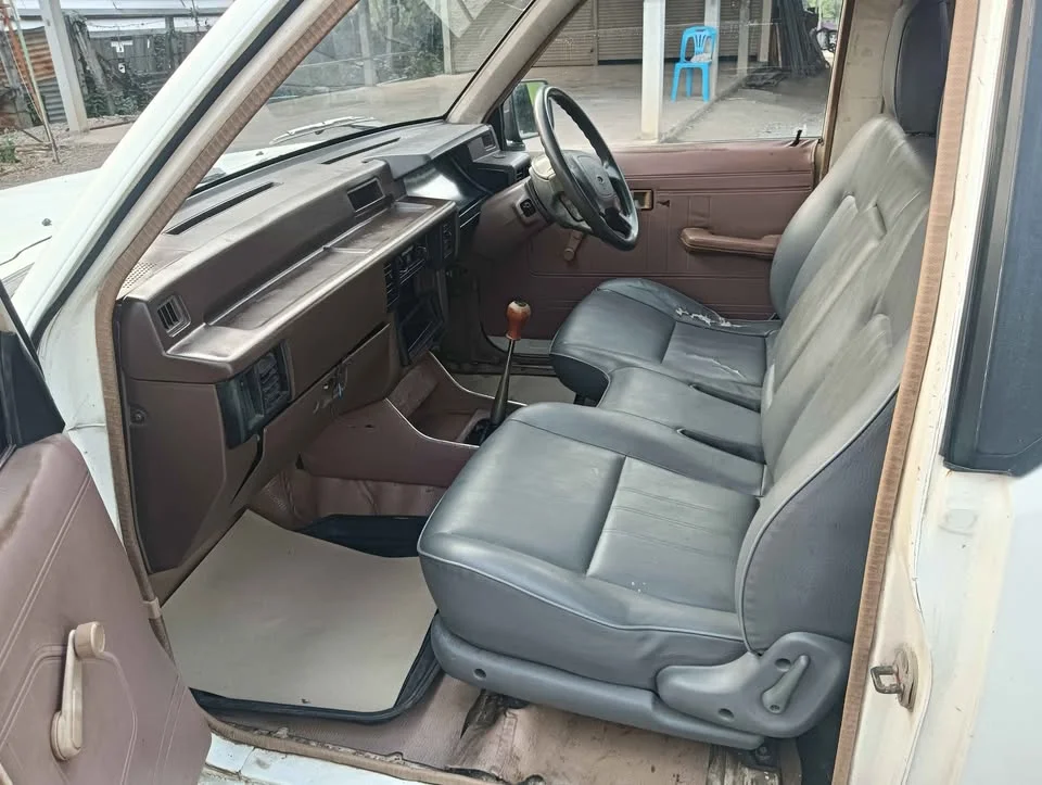 1992 Mitsubishi Triton II 2
