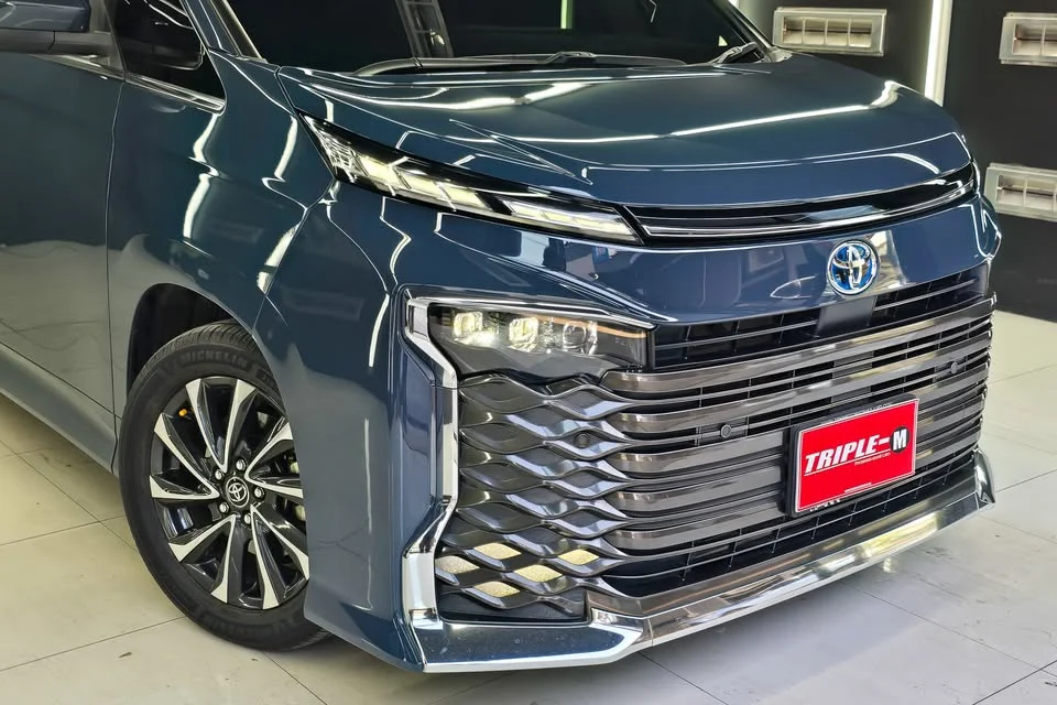 2024 Toyota Voxy IV 3
