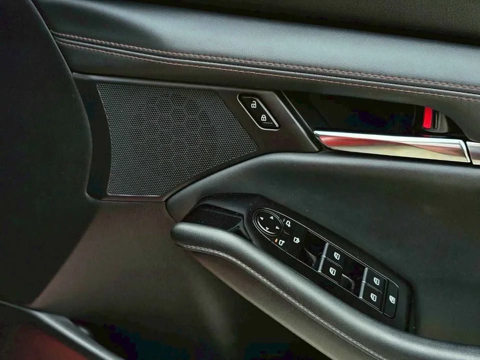 2019 Mazda 3 IV 3