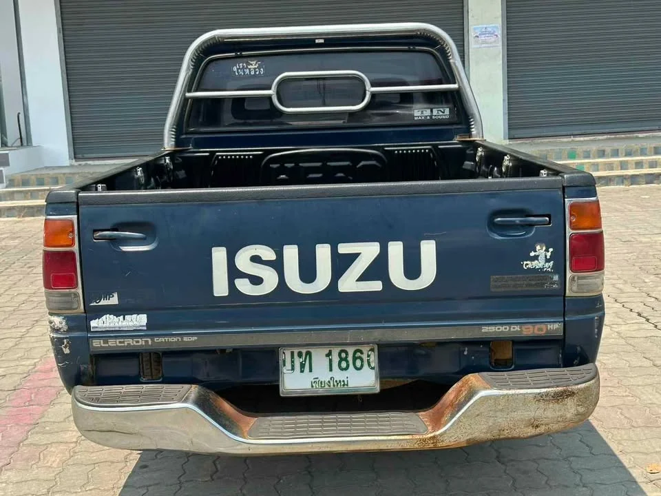 2000 Isuzu TFR III 2