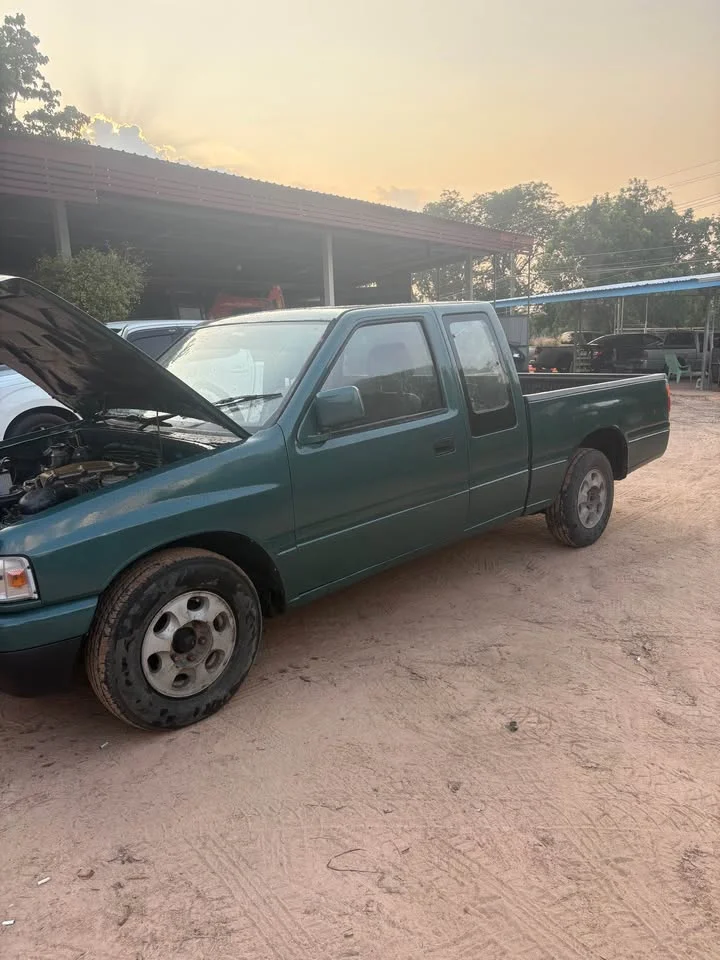 1996 Isuzu TFR III 2