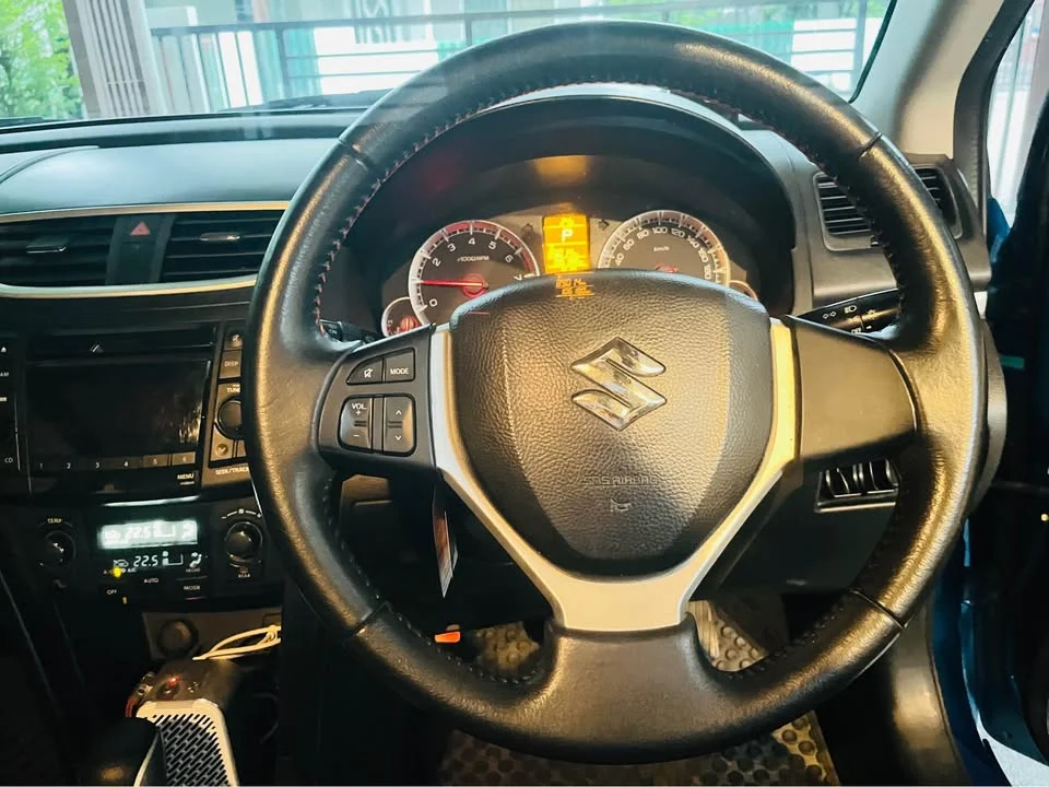 2015 Suzuki Swift II 3