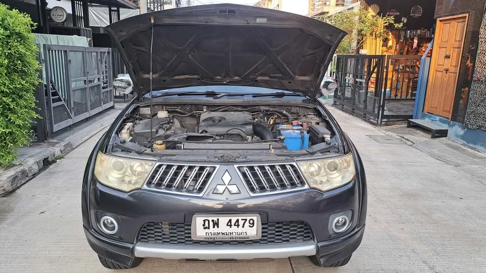 2010 Mitsubishi Pajero Sport II 2