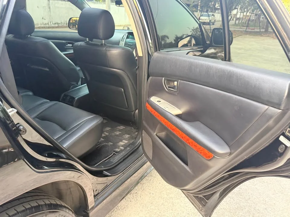 2005 Toyota Harrier II 2