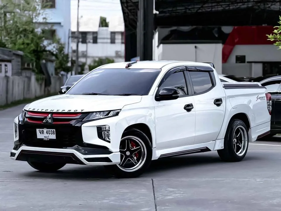 2022 Mitsubishi Triton V 3