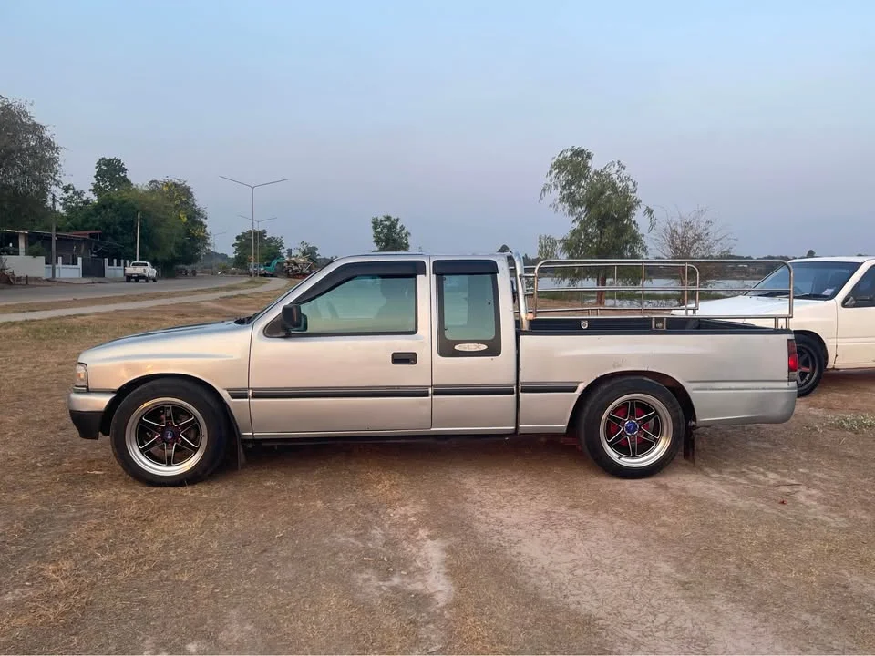 1996 Isuzu TFR III 2