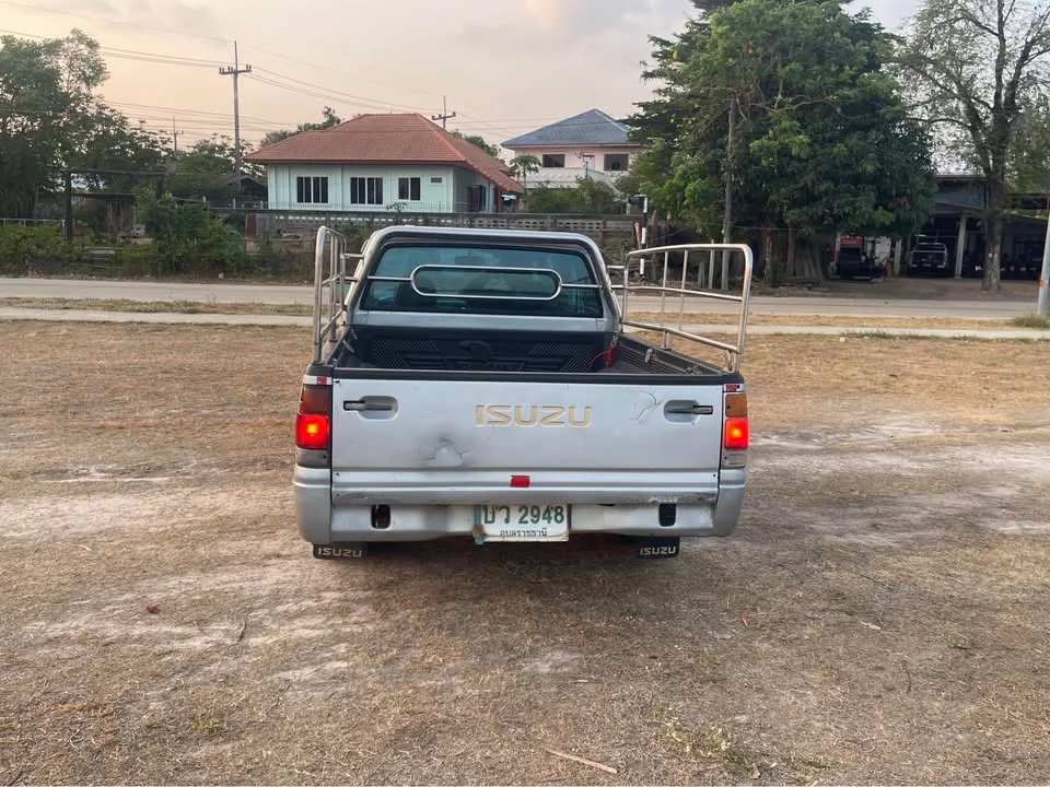 1996 Isuzu TFR III 3