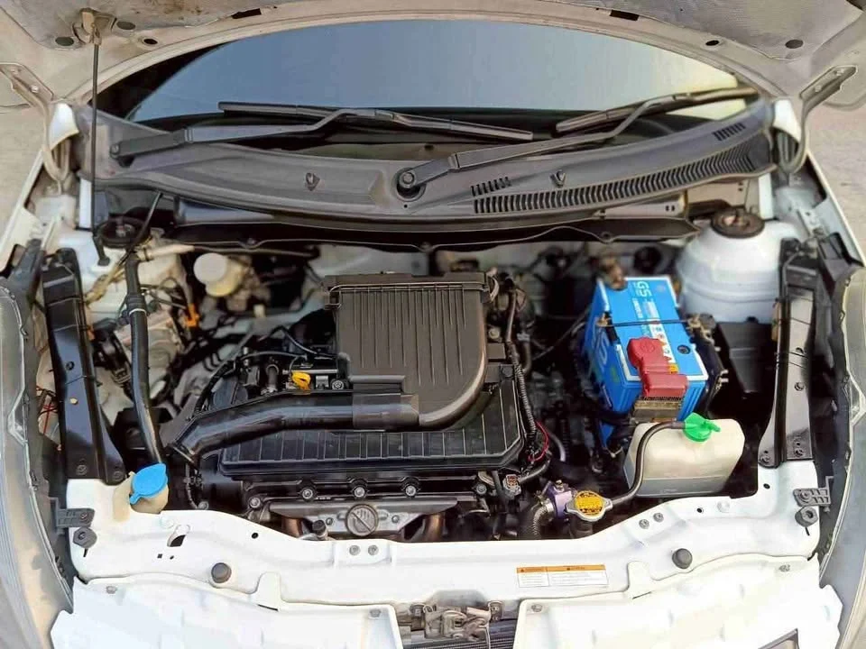 2012 Suzuki Swift II 3