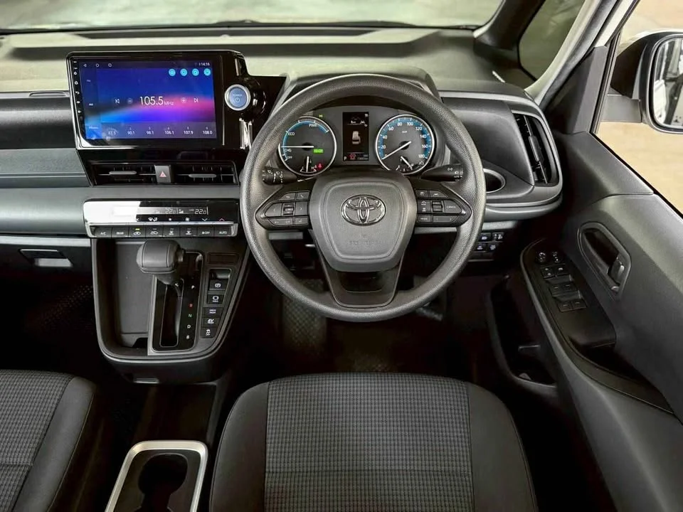 2024 Toyota Voxy IV 2