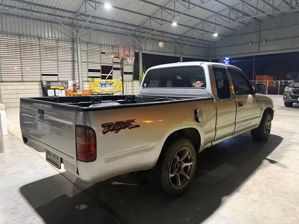 2002 Toyota Hilux Tiger VI 2