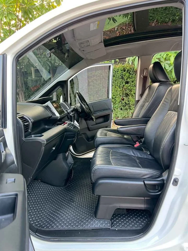 2014 Honda Stepwgn IV 3