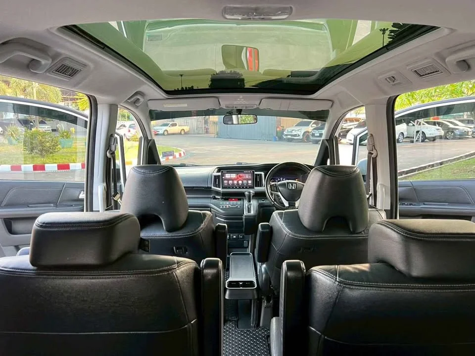 2014 Honda Stepwgn IV 2