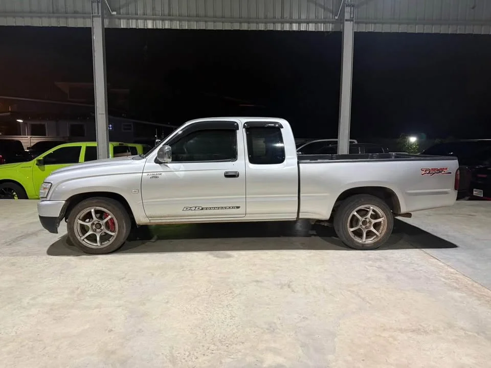2003 Toyota Hilux Tiger VI 2