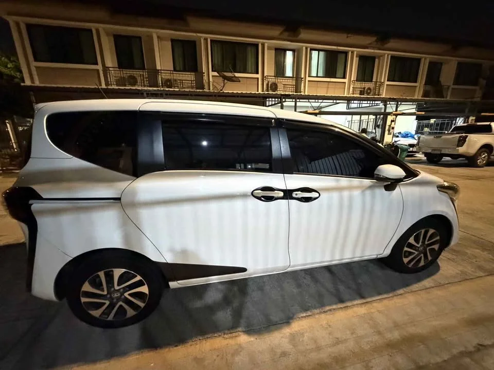 2017 Toyota Sienta II 3