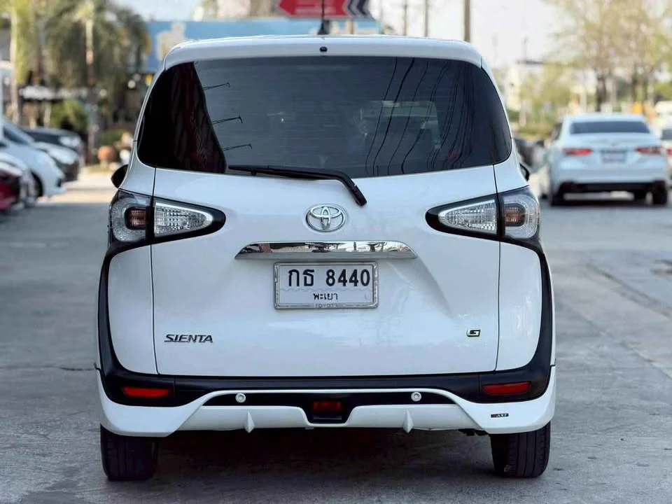 2017 Toyota Sienta II 3