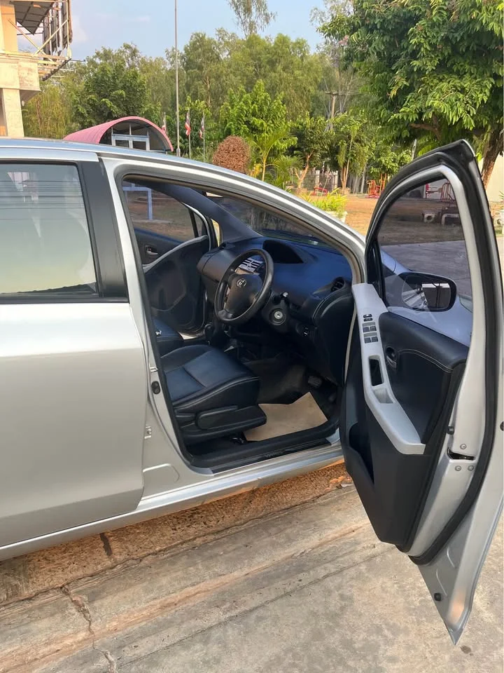 2010 Toyota Yaris II 3