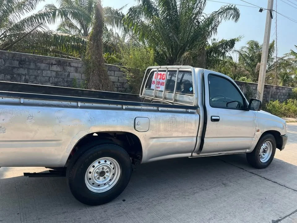 2004 Toyota Hilux Tiger VI 3