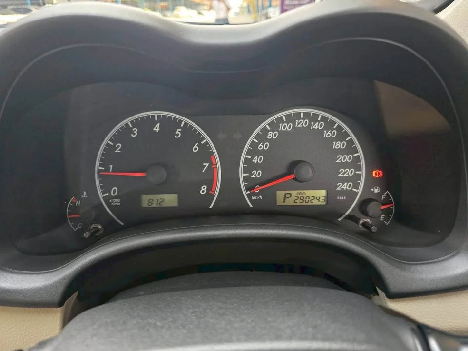 2010 Toyota Corolla Altis X (E140) 2