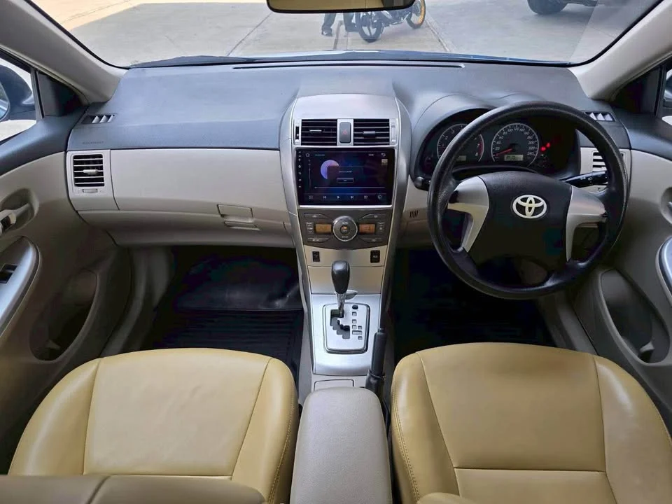 2010 Toyota Corolla Altis X (E140) 3