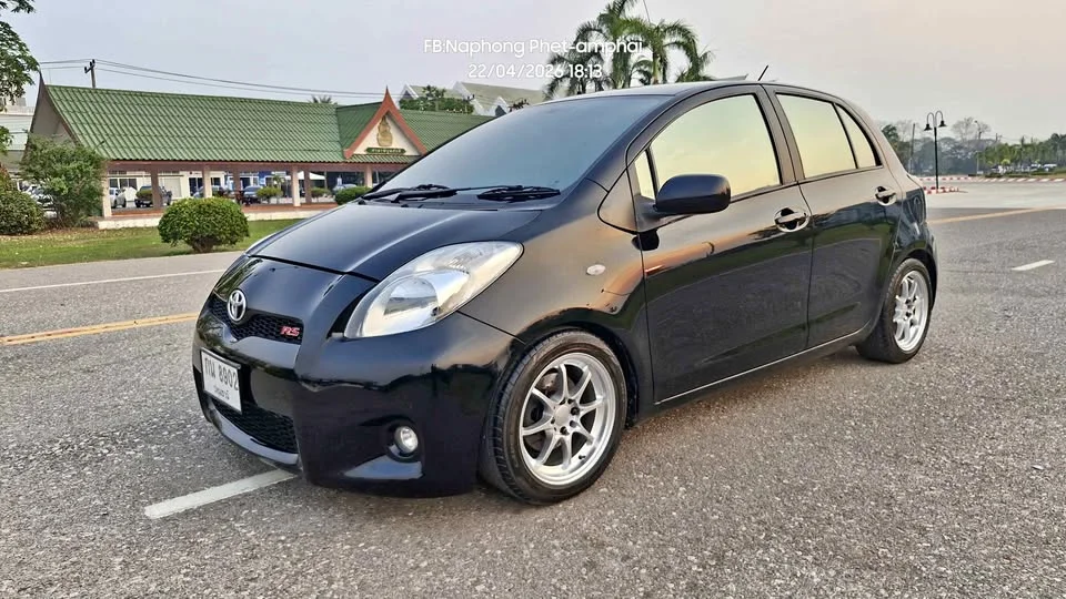 2011 Toyota Yaris II 2