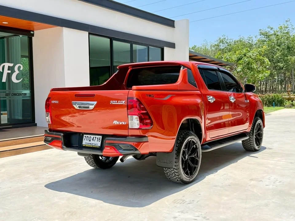 2018 Toyota Hilux VIII 2