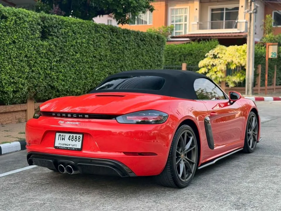 2018 Porsche 718 Boxster and Cayman IV 3