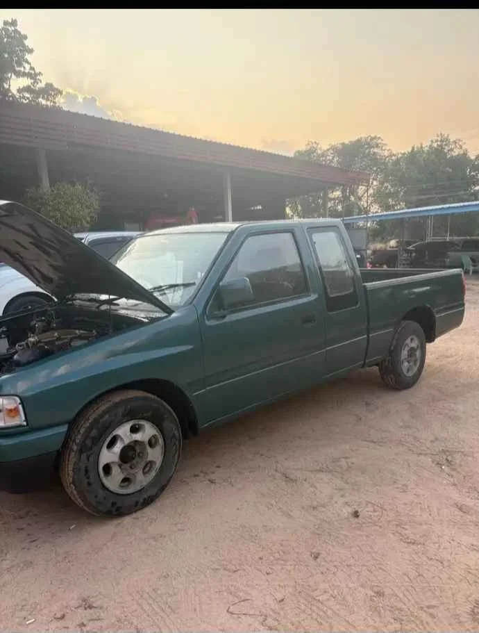 1996 Isuzu TFR III 2