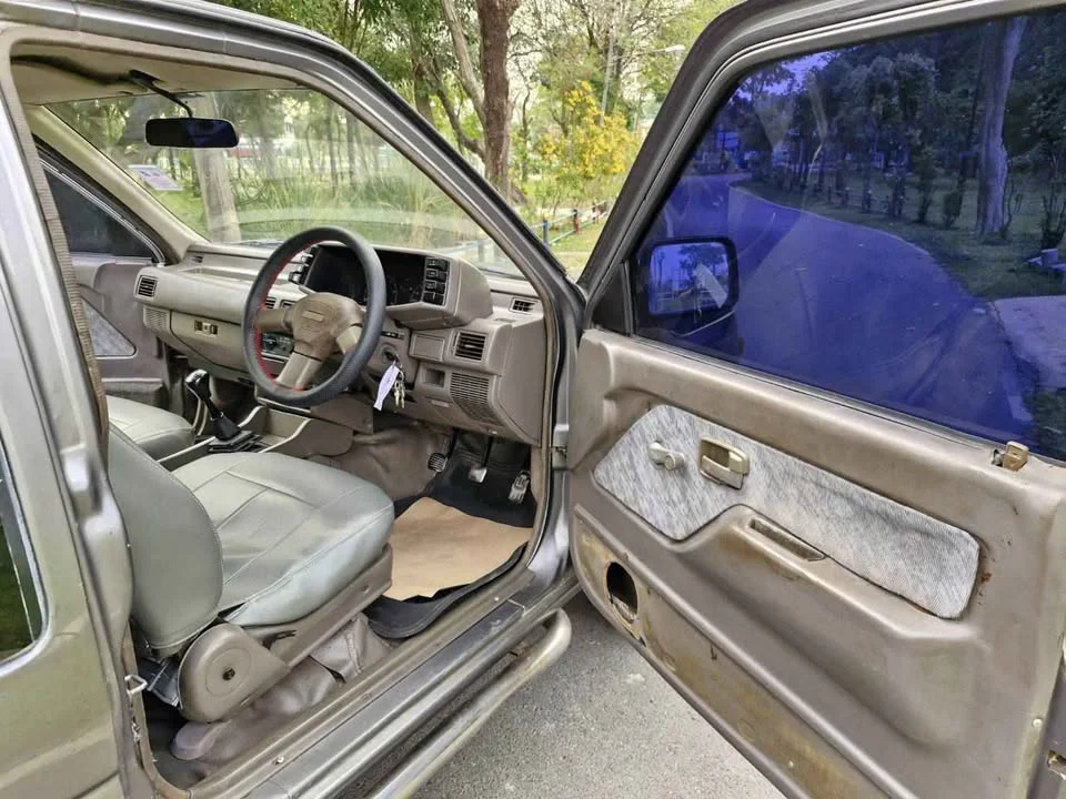 1993 Isuzu TFR III 2