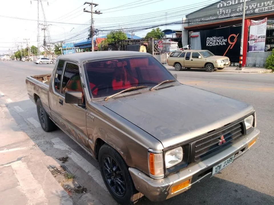 2005 Mitsubishi Triton II 2