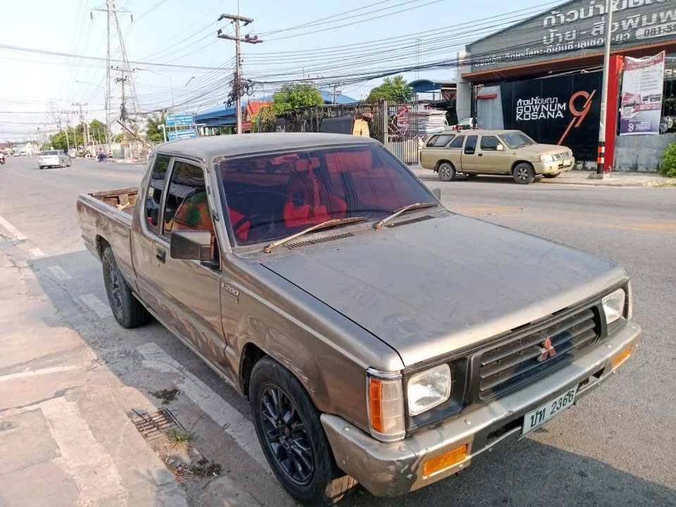2005 Mitsubishi Triton II 3