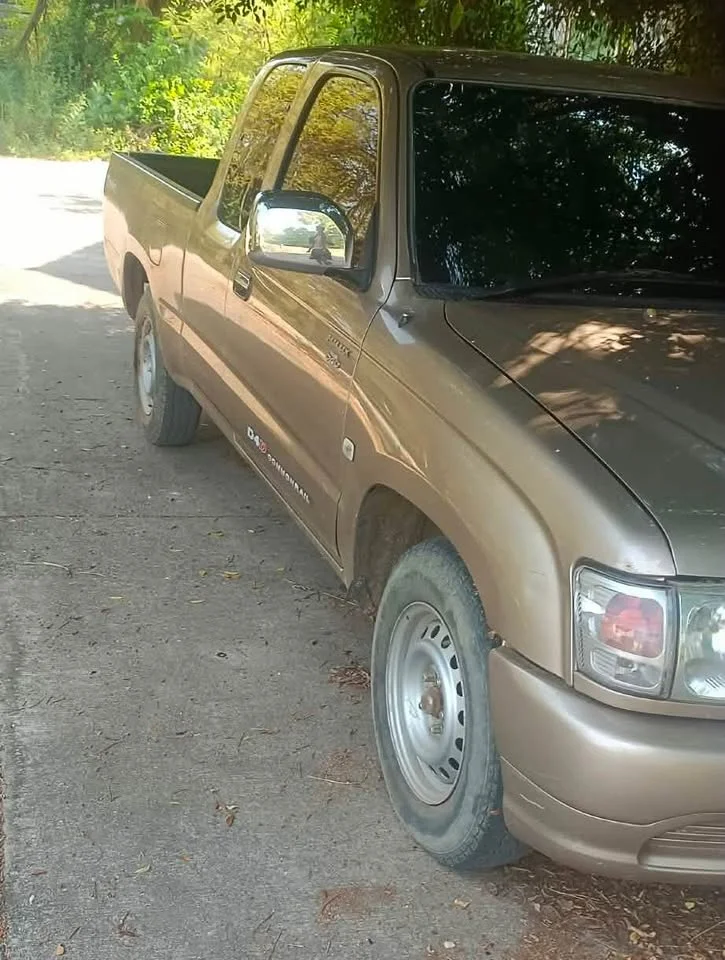 2004 Toyota Hilux Tiger VI 2
