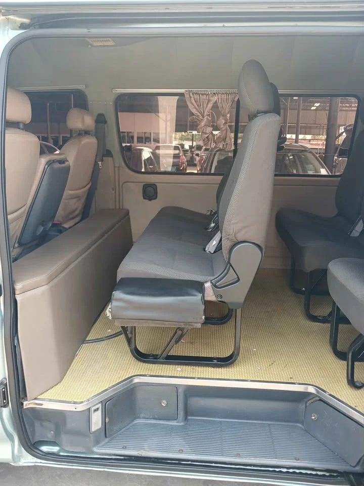 2004 Toyota Commuter IV (H100) 2