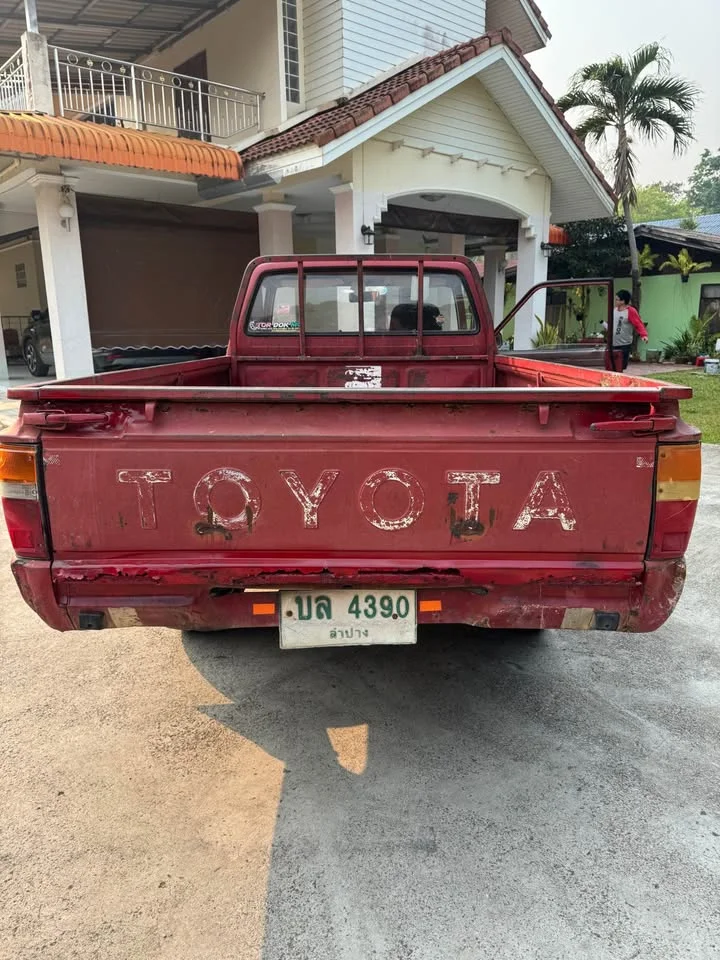 1986 Toyota Hilux Mighty-X V 2