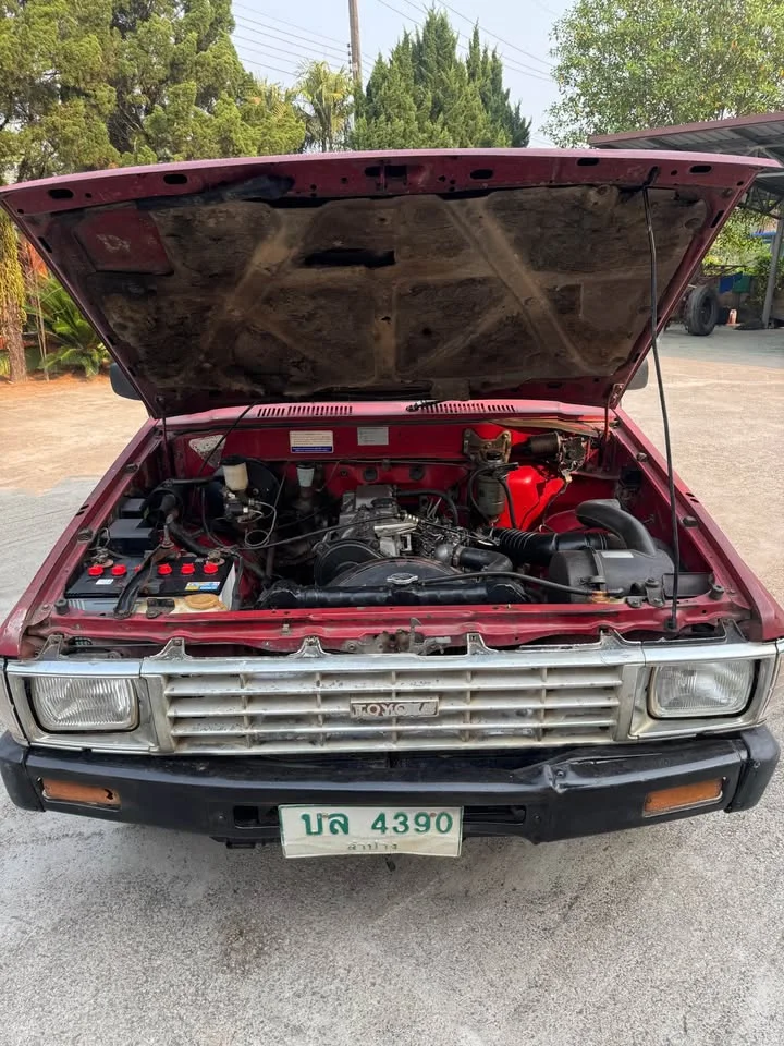 1986 Toyota Hilux Mighty-X V 3