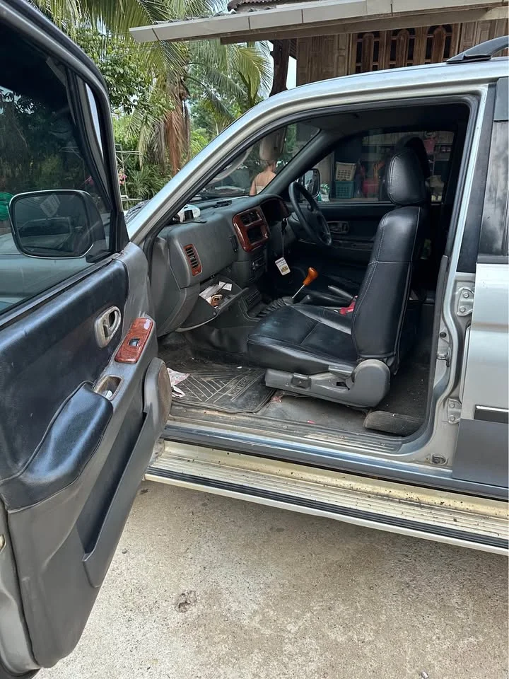 2002 Mitsubishi Strada G-Wagon 2