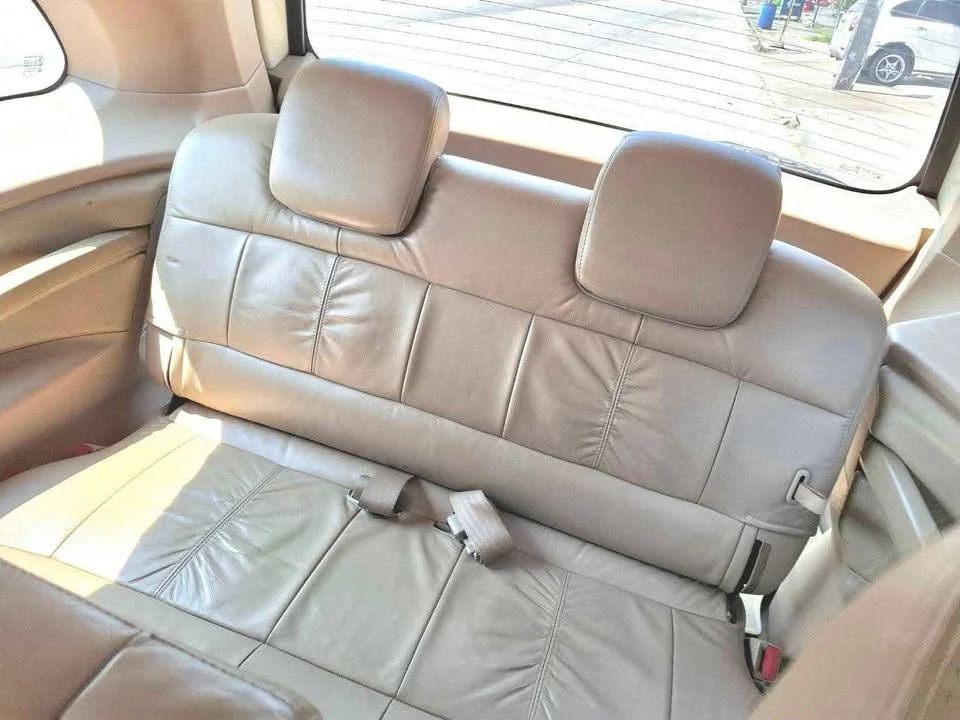 2010 Isuzu MU-7 3