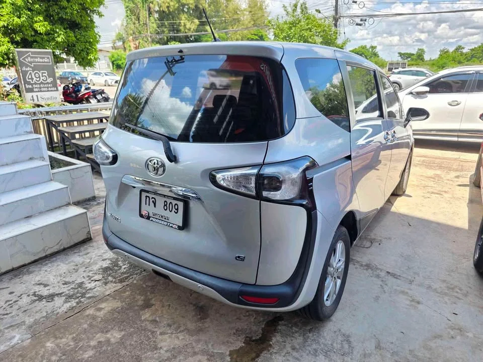 2018 Toyota Sienta II 2