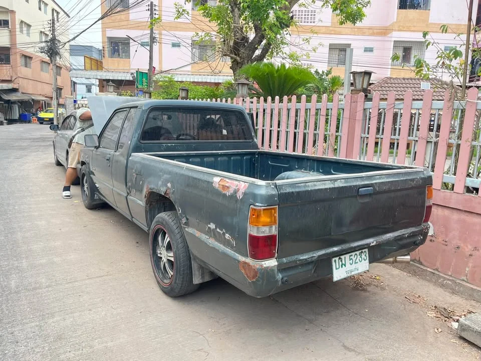 1995 Mitsubishi Triton II 3
