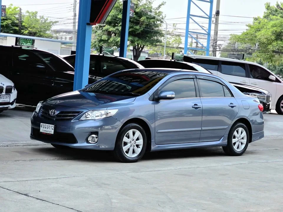 2010 Toyota Corolla Altis X (E140) 3