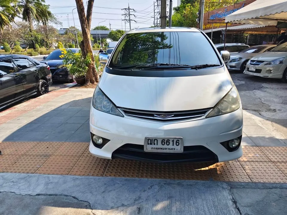 2004 Toyota Estima II 2