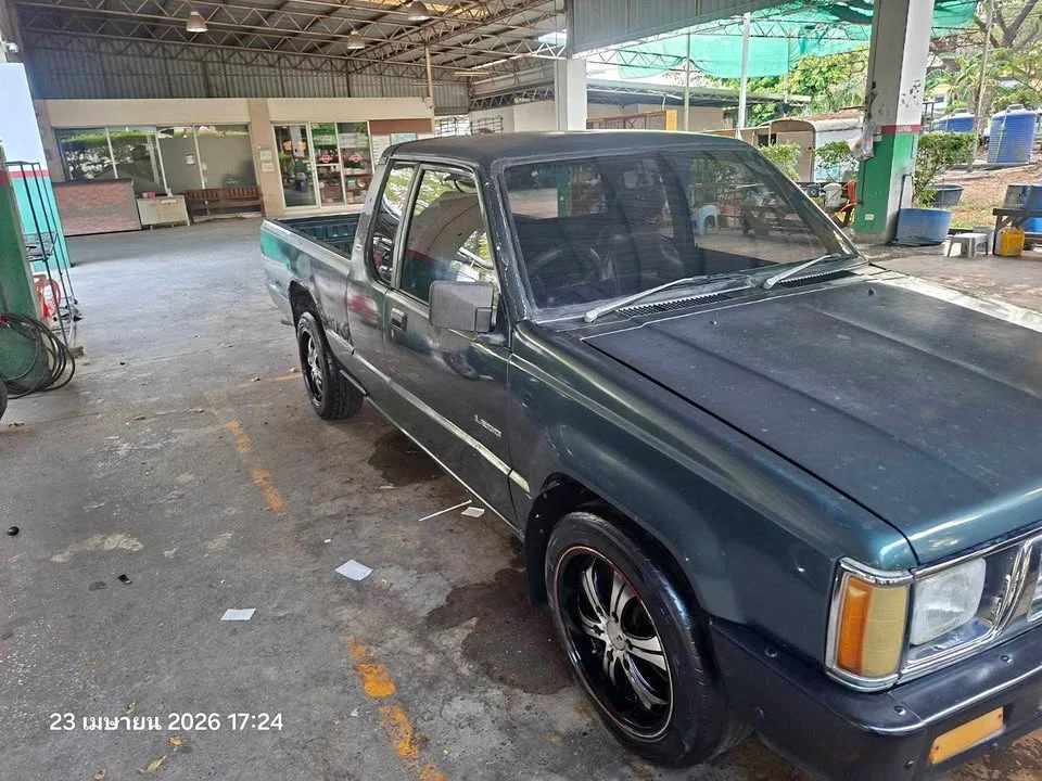 1995 Mitsubishi Triton II 3