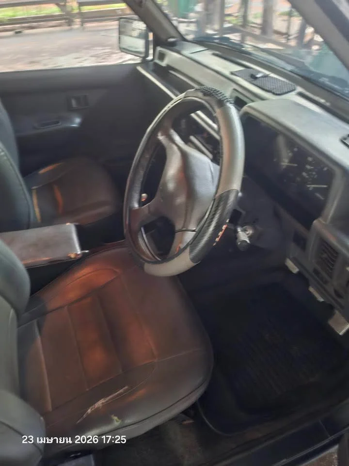1995 Mitsubishi Triton II 2