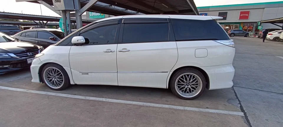 2009 Toyota Estima III 2