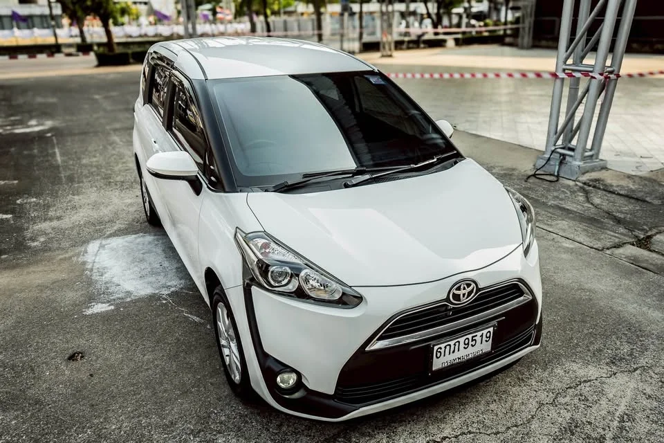 2018 Toyota Sienta II 3