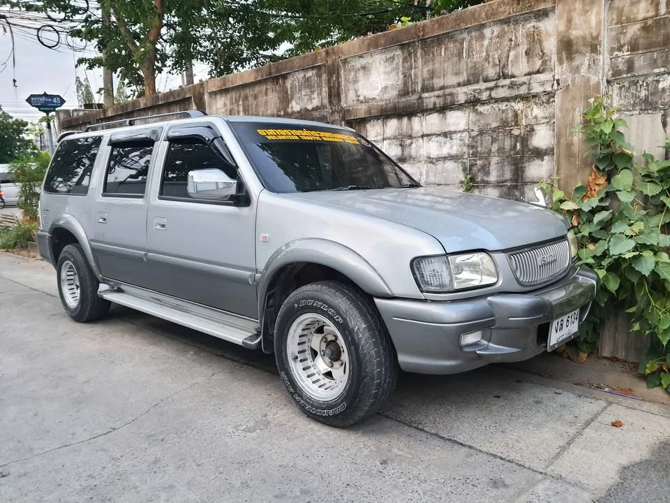 2002 Isuzu TR Grand Adventure I 3