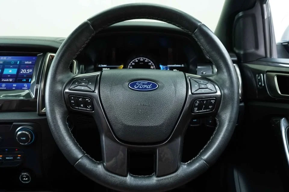 2020 Ford Everest II 2