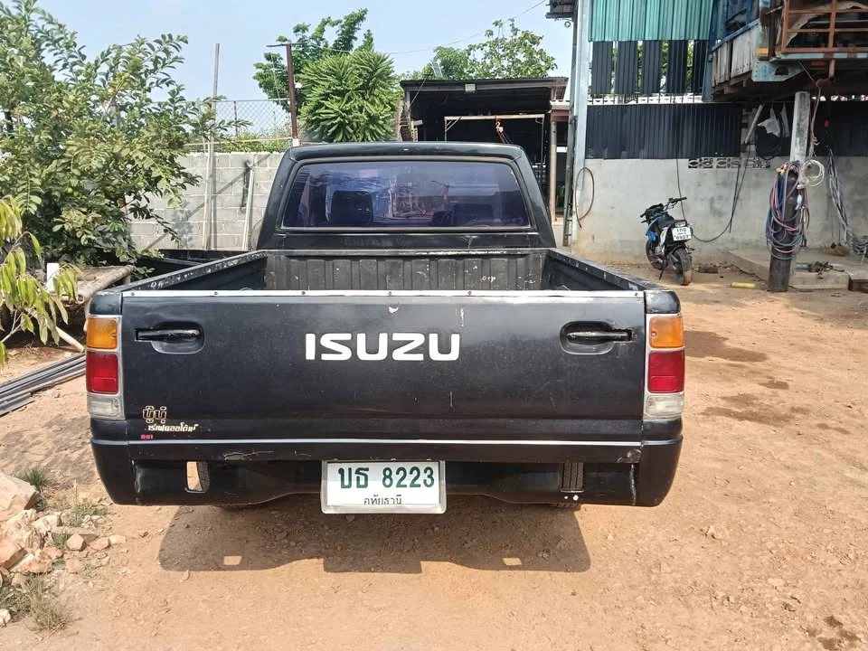1987 Isuzu TFR III 3