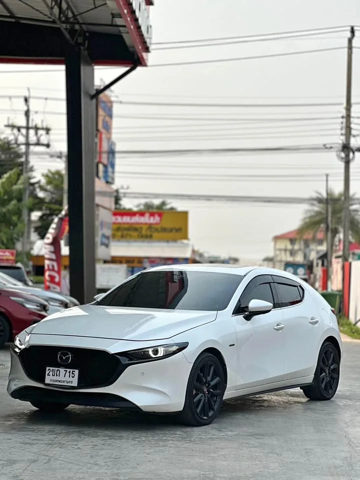 2021 Mazda 3 IV 3
