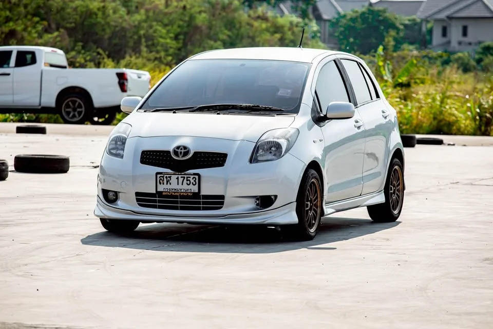 2007 Toyota Yaris II 2